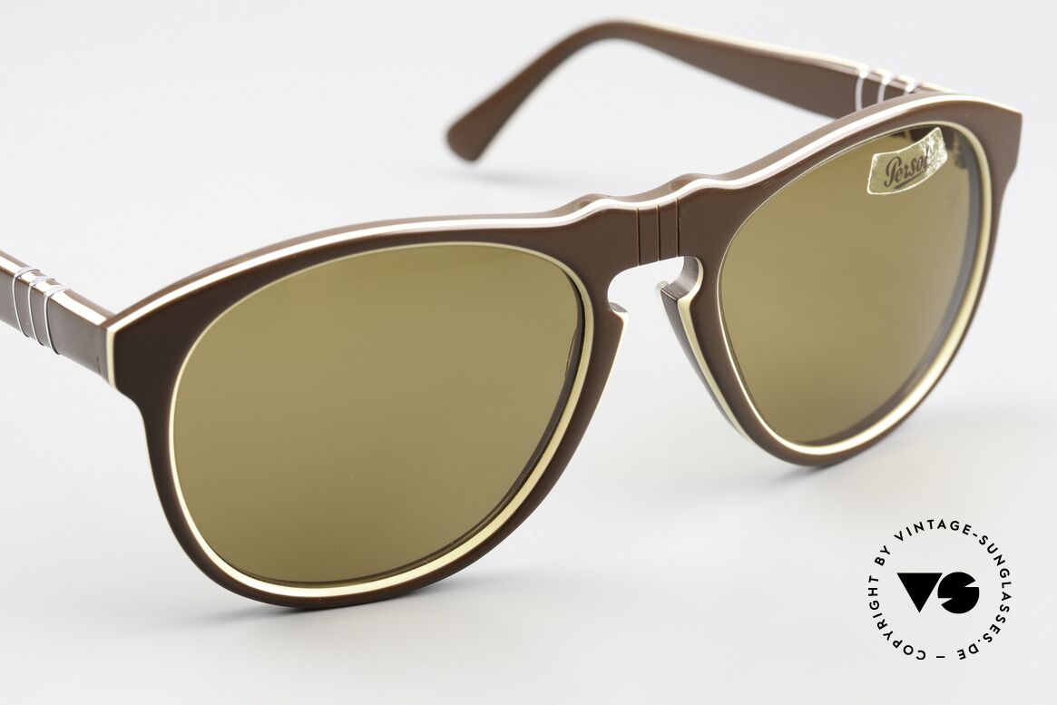 Persol 649/3 Ratti Sport Steve McQueen Sunglasses, extremely rare SPORT version in brown / white, Made for Men Persol 649/3 Ratti Sport Steve McQueen Sunglasses, extremely rare SPORT version in brown / white, Made for Men