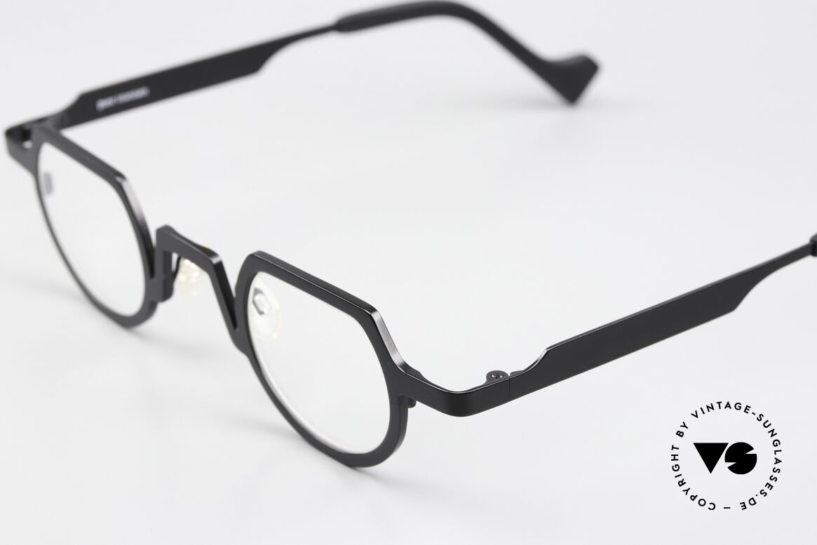 Theo Belgium Europe Titanium Frame Black Unisex, avant-garde eyeglasses for ladies and gentlemen, Made for Men and Women