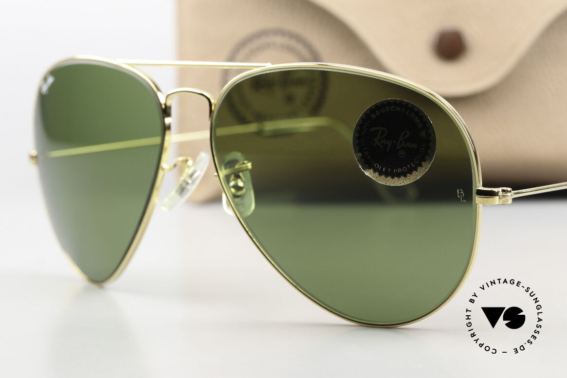 Ray Ban Large Metal II 80's Pilot Sunglasses RB3 Lens, 100% UV protection and with the B&L engraving, Made for Men Ray Ban Large Metal II 80's Pilot Sunglasses RB3 Lens, 100% UV protection and with the B&L engraving, Made for Men