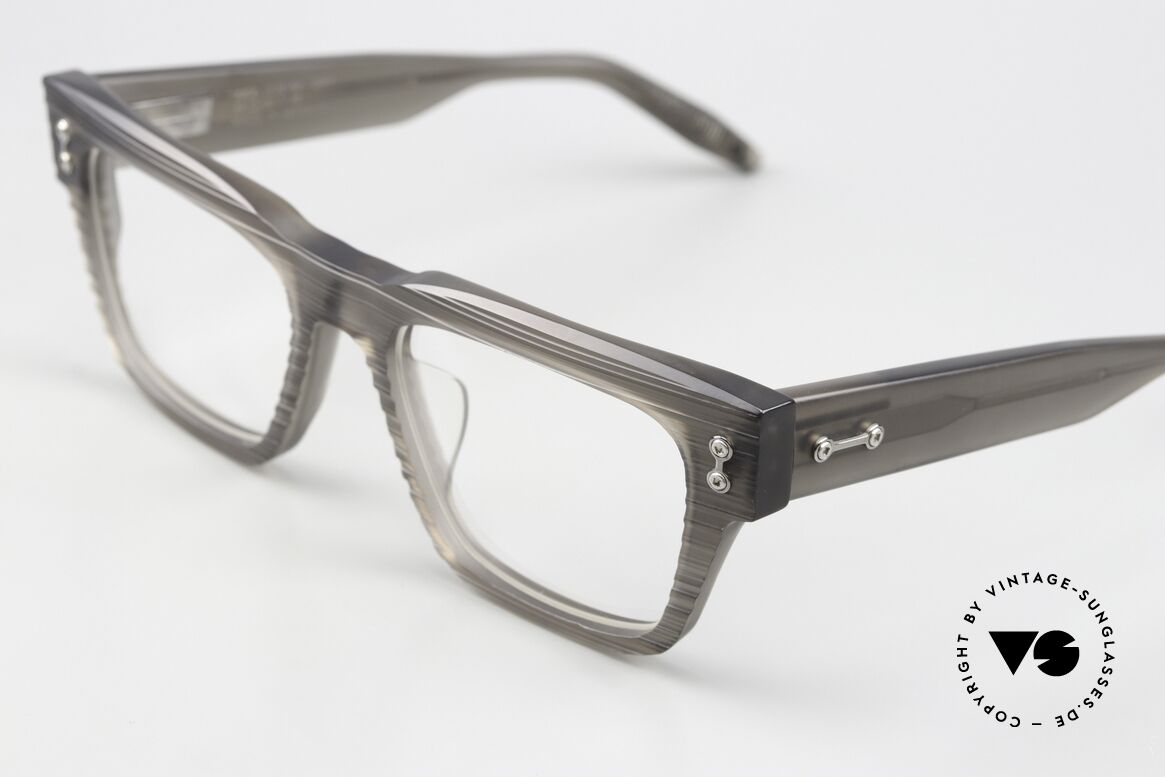 AKONI Columba Sun Surf And Convertible Vibe, once again inspired by the Southern California lifestyle, Made for Men