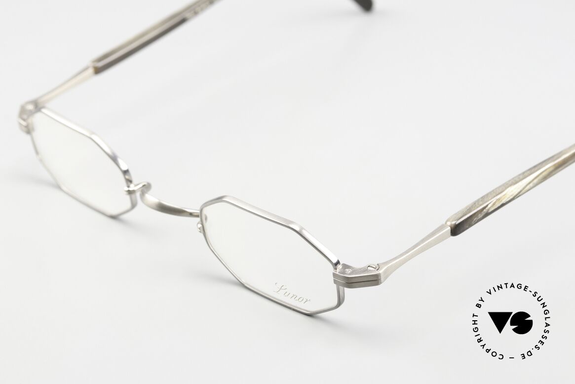 Lunor ST4 E-BT Octag Titan Antique Silver, antique-silver titanium with buffalo horn temples, Made for Men and Women