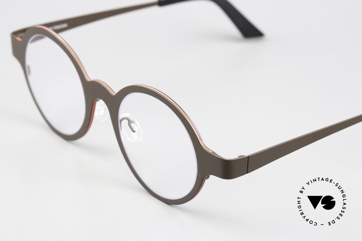 Theo Belgium Eye-Witness YZ Bicolor Titanium Eyewear, the metal frame is bi-colored (brown and red), Made for Men and Women Theo Belgium Eye-Witness YZ Bicolor Titanium Eyewear, the metal frame is bi-colored (brown and red), Made for Men and Women
