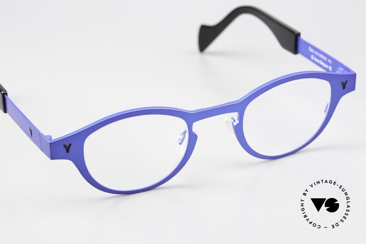 Theo Belgium Seventeen Ladies & Gents Specs Titan, unworn; like all our vintage Theo eyewear specs, Made for Men and Women Theo Belgium Seventeen Ladies & Gents Specs Titan, unworn; like all our vintage Theo eyewear specs, Made for Men and Women