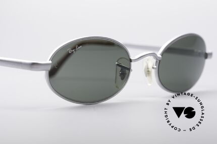 Ray Ban Sidestreet Metal 2 Oval Shades, unworn (like all our vintage Ray-Ban B&L sunglasses), Made for Men and Women