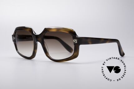 Pierre Cardin 12603 70's Designer Shades, massive and big - typically 70's - like the PC case, Made for Women