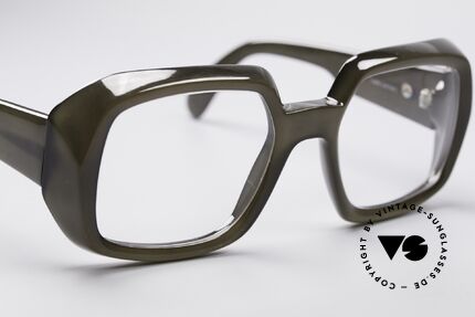 ViennaLine Royal 1601 Goliath Monster Specs, nevertheless, rather a MEDIUM size (130mm frame width), Made for Men
