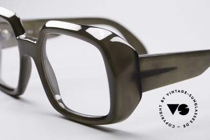 ViennaLine Royal 1601 Goliath Monster Specs, produced in the early 1970's; monolithic ... built to last, Made for Men
