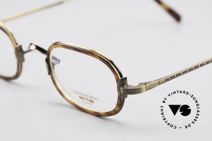 Oliver Peoples Fred Vintage Designer Frame Oval, never worn (like all our vintage Oliver Peoples eyewear), Made for Men and Women
