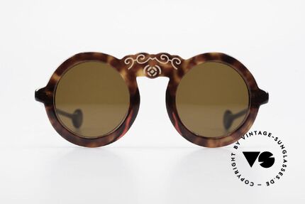 Laura Biagiotti V93 Shangai True Vintage 70's Sunglasses, charming designer piece of the 70's; made in Italy, Made for Women Laura Biagiotti V93 Shangai True Vintage 70's Sunglasses, charming designer piece of the 70's; made in Italy, Made for Women
