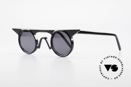 Design Maske Berlin - Jason Artful Vintage Sunglasses 90s, functional and EYE-CATCHING, at the same time, Made for Women
