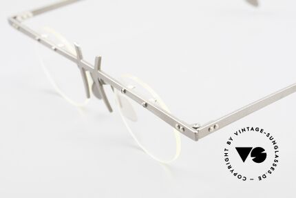 Theo Belgium Tita VI 3 Crazy Eyeglasses Titanium 90s, the clear DEMO lenses are fixed with screws at the frame, Made for Men and Women