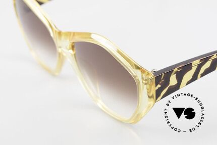 Paloma Picasso 1463 Optyl Sunglasses 90's Ladies, the incredible Optyl material does not seem to age, Made for Women