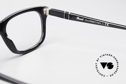 Persol 3029 Striking Persol Glasses Unisex, timeless classic frame coloring in black / silver, Made for Men and Women