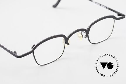 Theo Belgium Armes 90's Theo Eyeglasses Metal, the metal frame can be glazed with optical (sun) lenses, Made for Men and Women