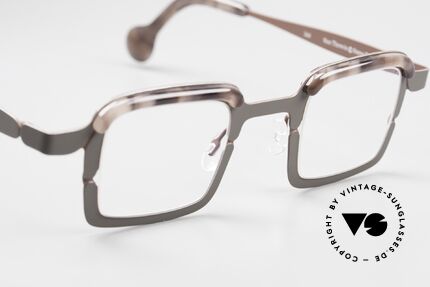 Theo Belgium Throwie Unisex Eyewear Square, 135mm frame width: rather a medium size; unisex, Made for Men and Women
