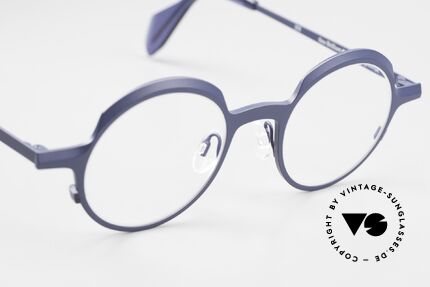 Theo Belgium Brilliant Round Glasses Titanium, unworn (like all our rare vintage eyewear by THEO), Made for Men and Women