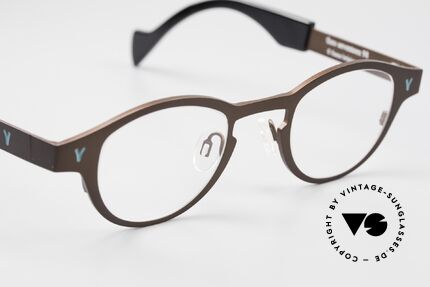 Theo Belgium Seventeen Ladies & Gents Specs Titan, unworn; like all our vintage Theo eyewear specs, Made for Men and Women