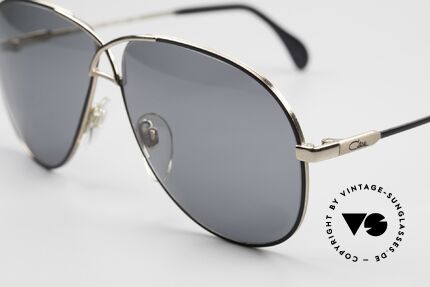 Cazal 728 80's Aviator Sunglasses Large, classic sun lenses in dark-gray; 100% UV protect., Made for Men