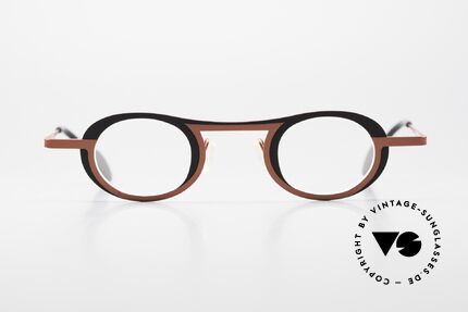 Theo Belgium Wexford Titanium Specs Ladies & Gents, striking roundish vintage eyeglasses in size 35/30, Made for Men and Women
