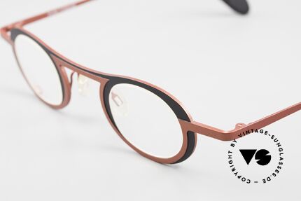 Theo Belgium Wexford Titanium Specs Ladies & Gents, the frame is bicolored (black and claret metallic), Made for Men and Women