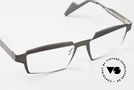 Theo Belgium Eye-Witness TV Pure Titanium & Horn Frame, unworn, one of a kind (like all our vintage Theo eyewear), Made for Men
