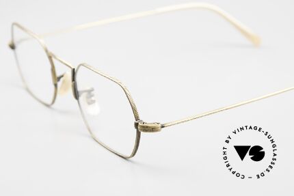 Oliver Peoples Pane Rare Eyeglasses 90's Vintage, combined with the intellectual styling of the 1960's, Made for Men and Women
