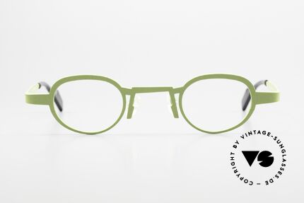 Theo Belgium Max Ladies & Gents Titanium Frame, striking roundish vintage eyeglasses; UNISEX, Made for Men and Women
