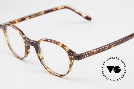 Lesca P1 Timeless Panto Classic, nicely made; thus we took it into our collection, Made for Men and Women