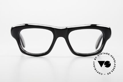 Lesca Cain Character Specs Medium Size, very massive frame; rather in a MEDIUM size, Made for Men