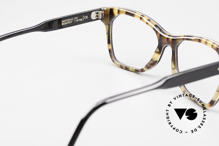 Vinylize Curie Credo Wear The Music, really cool story! check: https://vinylize.com/, Made for Women