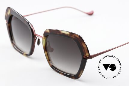 Caroline Abram Warda Women's Shades 60s Style, symbolic of the Sixites vintage style of Miami, Made for Women