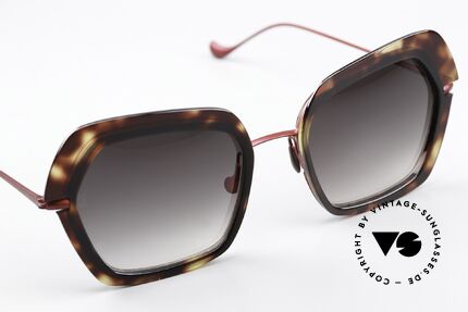 Caroline Abram Warda Women's Shades 60s Style, unworn pair from 2019 for all fashion lovers, Made for Women