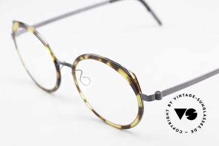 Lindberg 9747 Strip Titanium Ladies Round Cateye Design, bears the predicate "true VINTAGE LINDBERG" for us, Made for Women