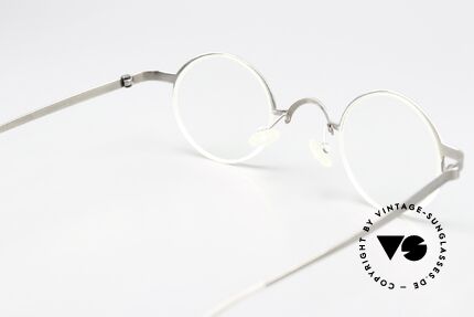 Lindberg 7005 Strip Titanium Round Titanium Frame Unisex, minimalist design: free from screws, rivets and welds, Made for Men and Women