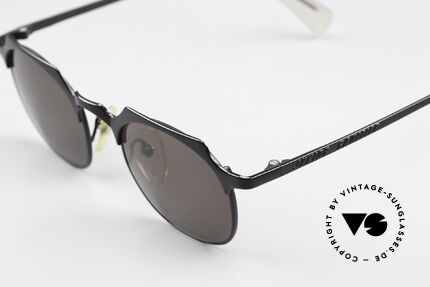 Jean Paul Gaultier 57-0171 90's Panto Designer Shades, high-class and timeless frame finish in matt black, Made for Men and Women