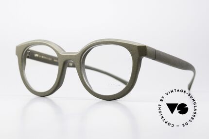 Götti Cortez Striking With Spring Hinges, the model looks massive - but is surprisingly light, Made for Women