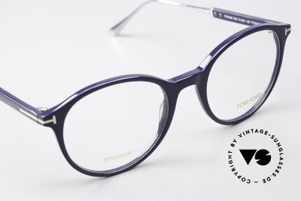 Tom Ford TF5485 Made In Japan Titan Frame, the designer frame can of course be glazed as desired, Made for Women