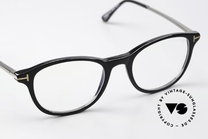Tom Ford TF5553 Ladies Frame Spring Hinges, flexible spring hinges for a 1st class wearing comfort, Made for Women