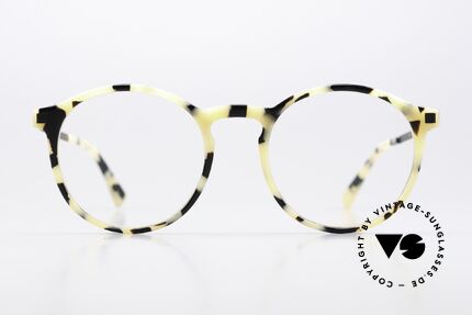 Mykita Oki Color Creamy Cookie Black, model of the LITE collection with acetate frame front, Made for Men and Women