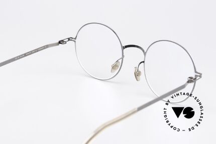 Mykita Quenby Round Frame Shiny Graphite, the frame can be glazed optionally (optical/sun lenses), Made for Men and Women