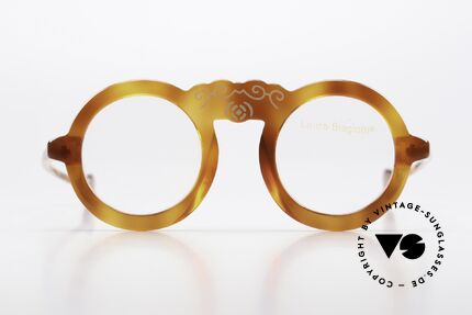 Laura Biagiotti V93 Shangai True Vintage 70's Frame, charming designer piece of the 70's; made in Italy, Made for Women