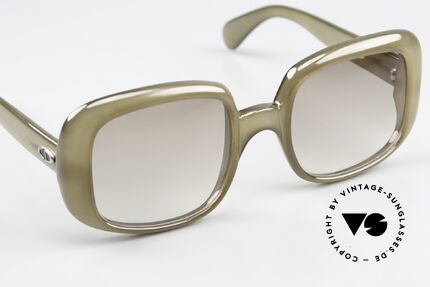 Christian Dior 602 Optyl Frame Effet Mystique, frame looks massive, but it's very light (in 70's coloring), Made for Women
