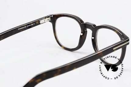 Tom Ford TF5629 Interesting Designer Specs, the unisex frame can of course be glazed as desired, Made for Men and Women