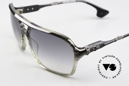 Chrome Hearts Box Lunch Company History From 2002, CR39 ZEISS plastic sun lenses in gray-gradient, Made for Men and Women Chrome Hearts Box Lunch Company History From 2002, CR39 ZEISS plastic sun lenses in gray-gradient, Made for Men and Women