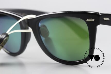 Ray Ban Wayfarer I Special Edition Green Mirror, unworn condition, N.O.S. (true collector's item), Made for Men and Women Ray Ban Wayfarer I Special Edition Green Mirror, unworn condition, N.O.S. (true collector's item), Made for Men and Women