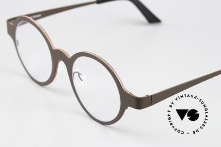 Theo Belgium Eye-Witness YZ Bicolor Titanium Eyewear, the metal frame is bi-colored (brown and red), Made for Men and Women Theo Belgium Eye-Witness YZ Bicolor Titanium Eyewear, the metal frame is bi-colored (brown and red), Made for Men and Women